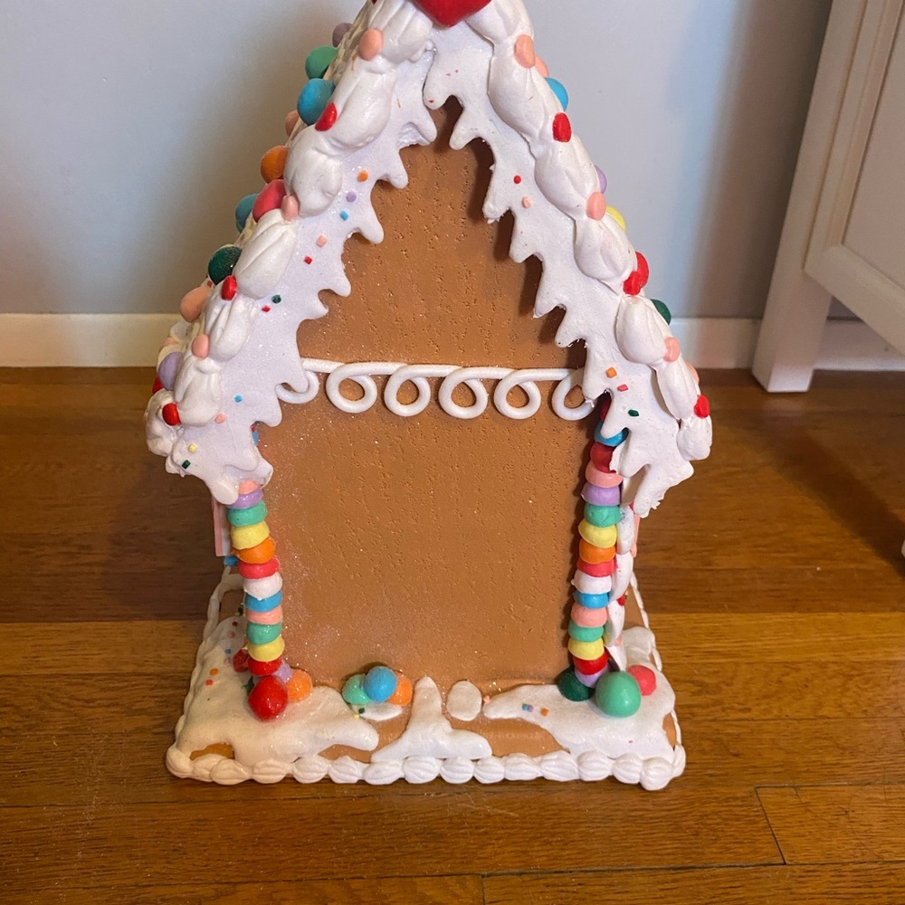 Gingerbread House - Picture 6 of 8